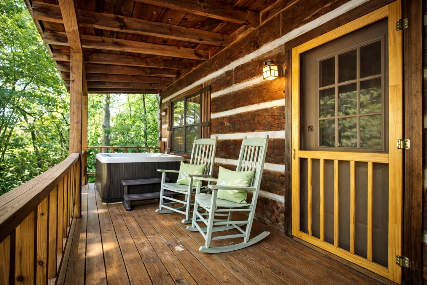 Spacious and Rustic Cabin with a Hot Tub near Copperhill for a Family Getaway in Tennessee