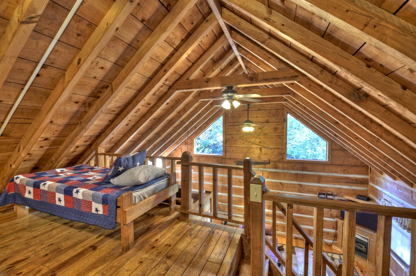 Spacious and Rustic Cabin with a Hot Tub near Copperhill for a Family Getaway in Tennessee