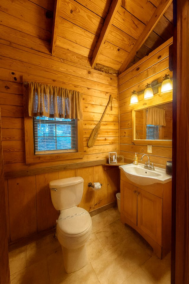 Spacious and Rustic Cabin with a Hot Tub near Copperhill for a Family Getaway in Tennessee