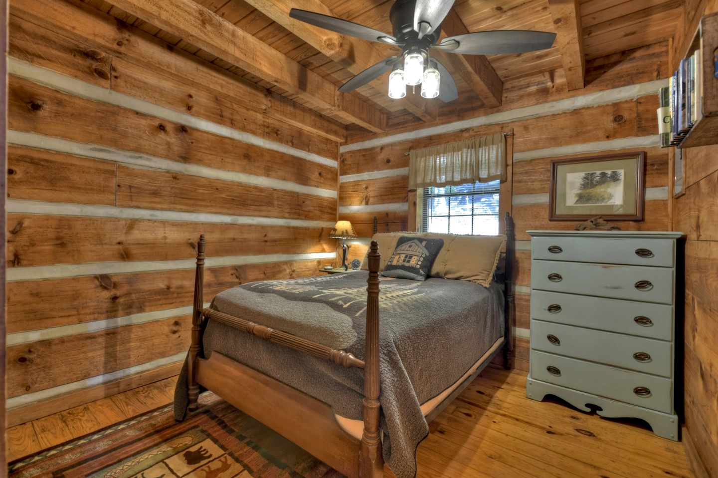 Spacious and Rustic Cabin with a Hot Tub near Copperhill for a Family Getaway in Tennessee