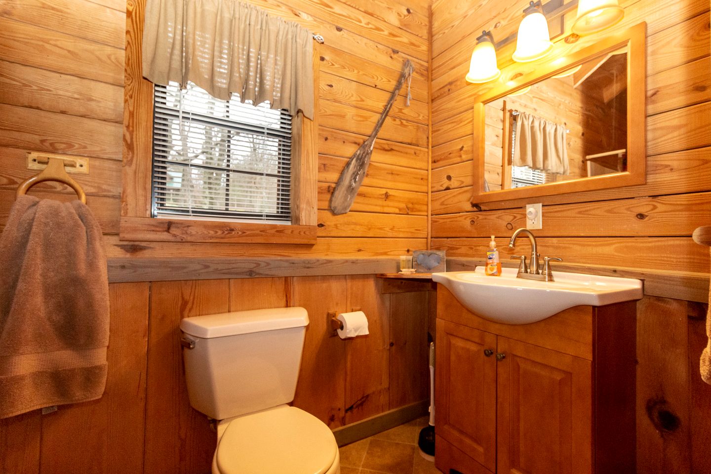 Rustic Copperhill Cabin Perfect for a Romantic Getaway in Tennessee