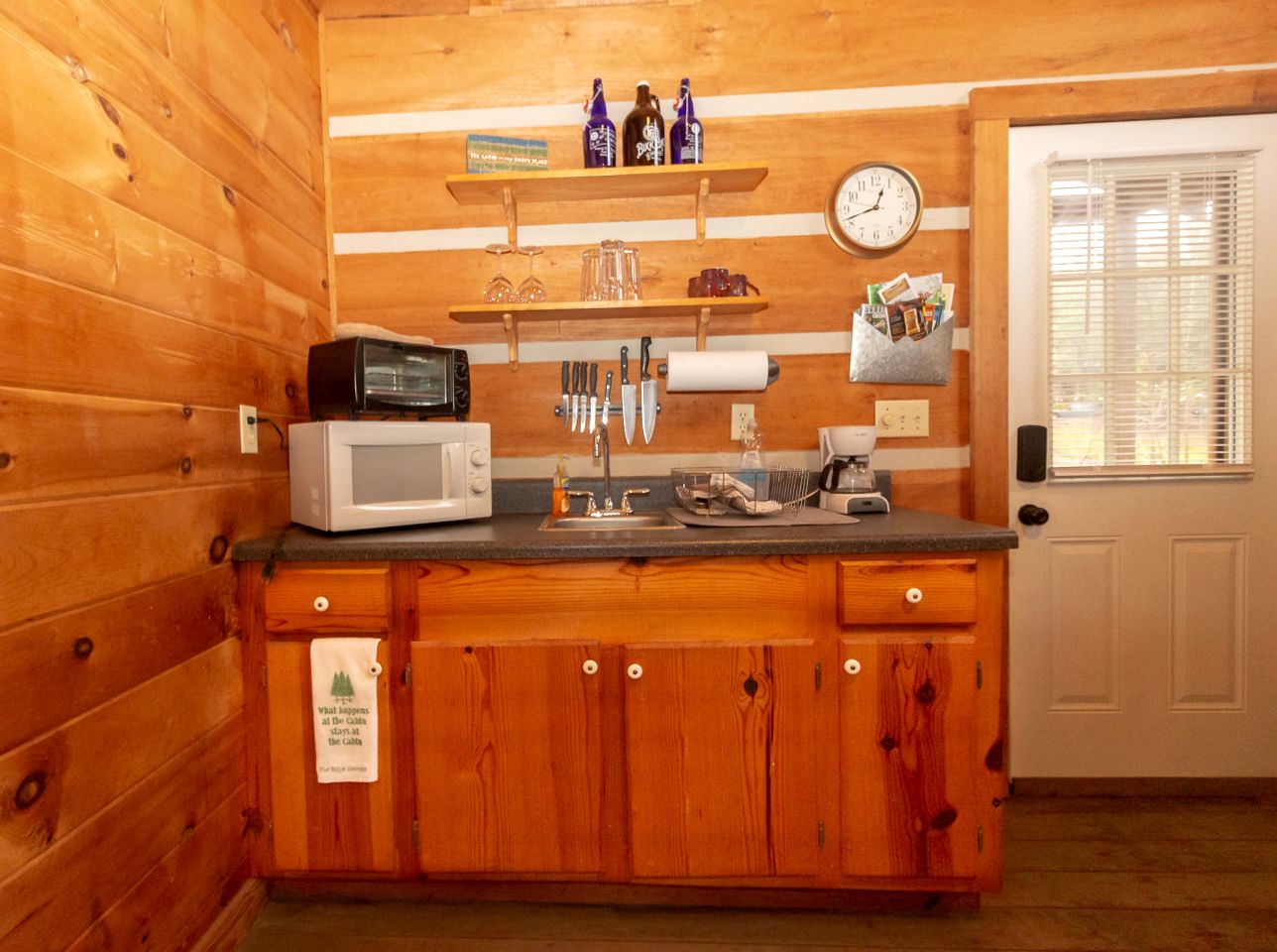 Rustic Copperhill Cabin Perfect for a Romantic Getaway in Tennessee