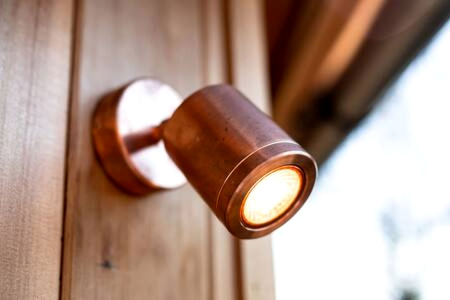 Stylish Treehouse Retreat with Hot Tub & Copper Bath near The New Forest, Hampshire