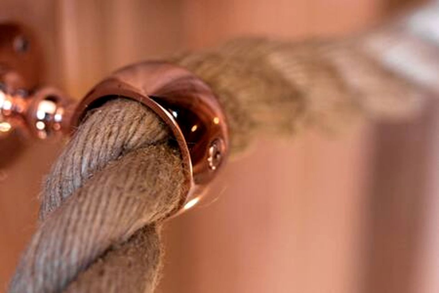 Stylish Treehouse Retreat with Hot Tub & Copper Bath near The New Forest, Hampshire