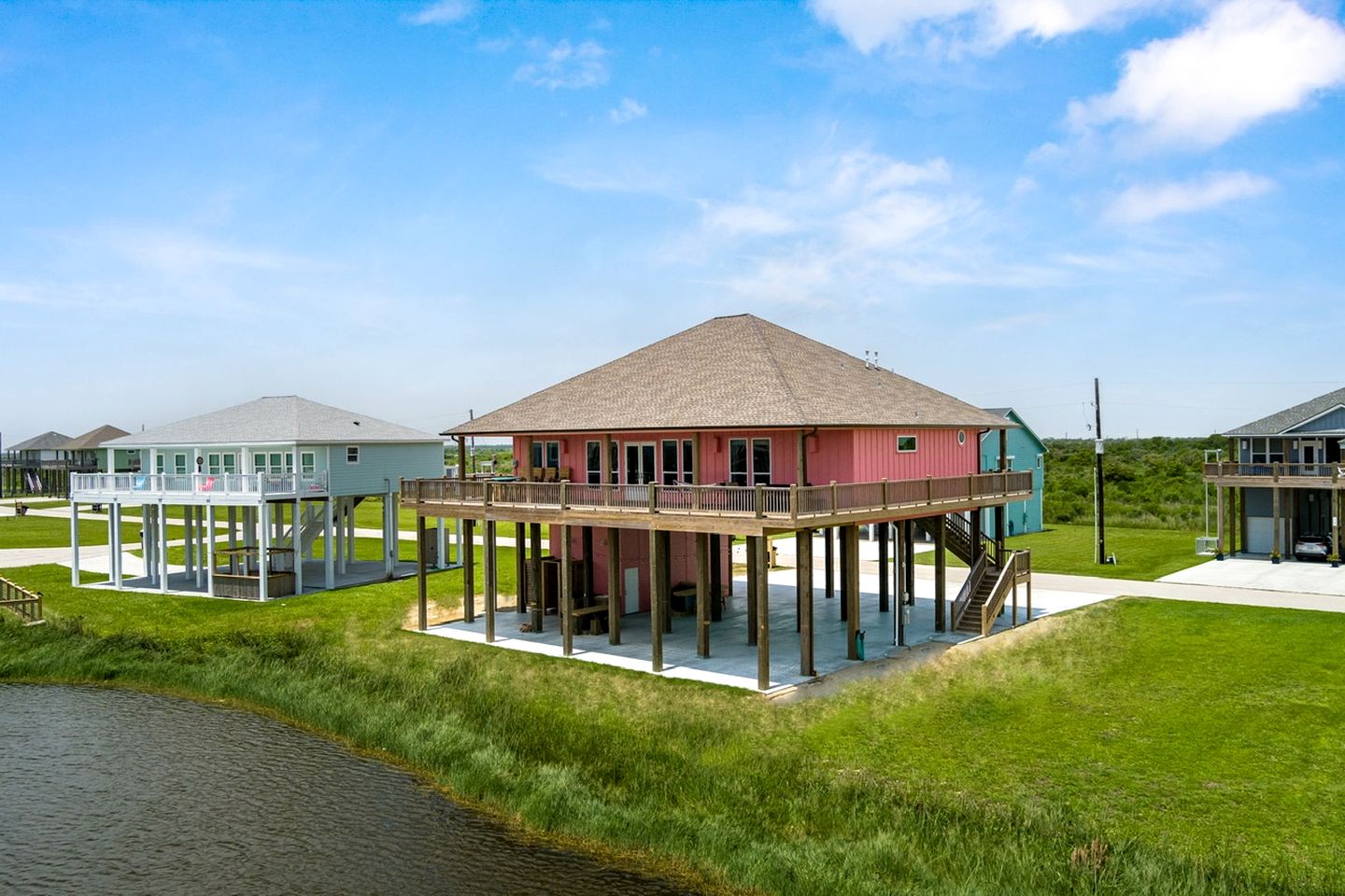 Glorious Beach House with Fantastic Sights in Crystal Beach, Texas