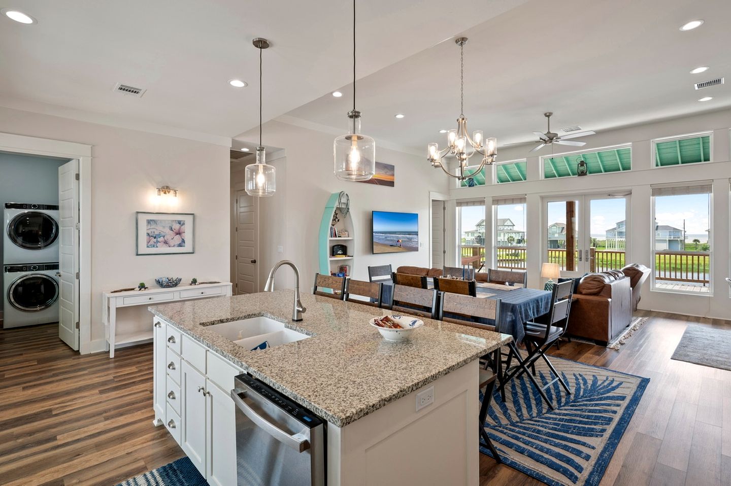 Glorious Beach House with Fantastic Sights in Crystal Beach, Texas