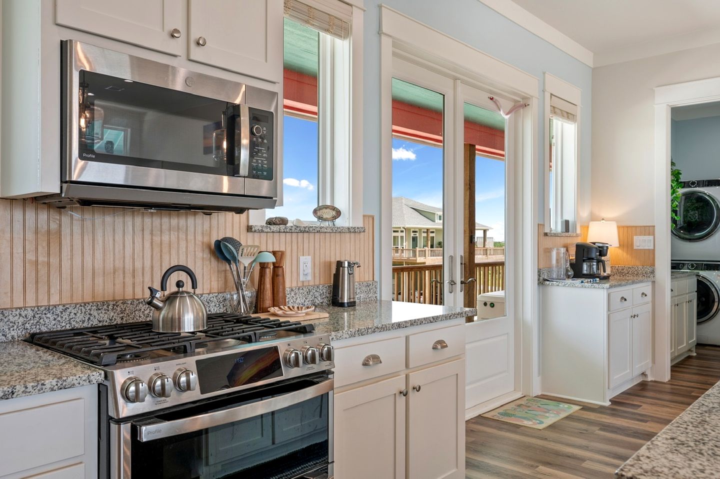 Glorious Beach House with Fantastic Sights in Crystal Beach, Texas