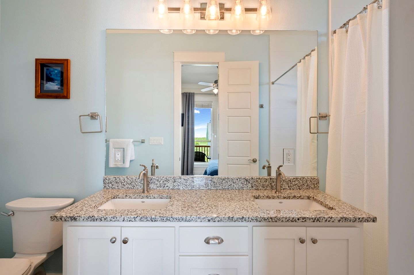 Glorious Beach House with Fantastic Sights in Crystal Beach, Texas