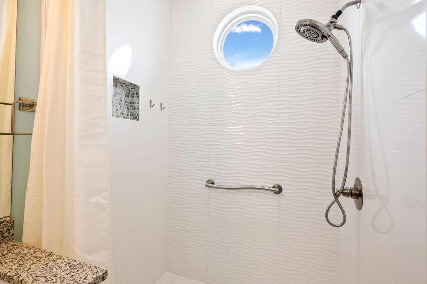 Glorious Beach House with Fantastic Sights in Crystal Beach, Texas