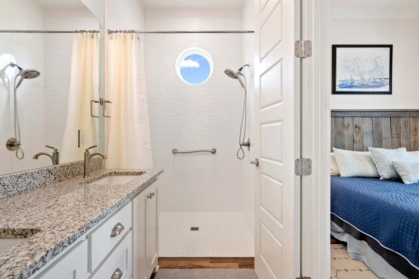 Glorious Beach House with Fantastic Sights in Crystal Beach, Texas