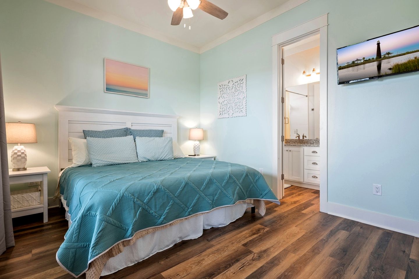 Glorious Beach House with Fantastic Sights in Crystal Beach, Texas