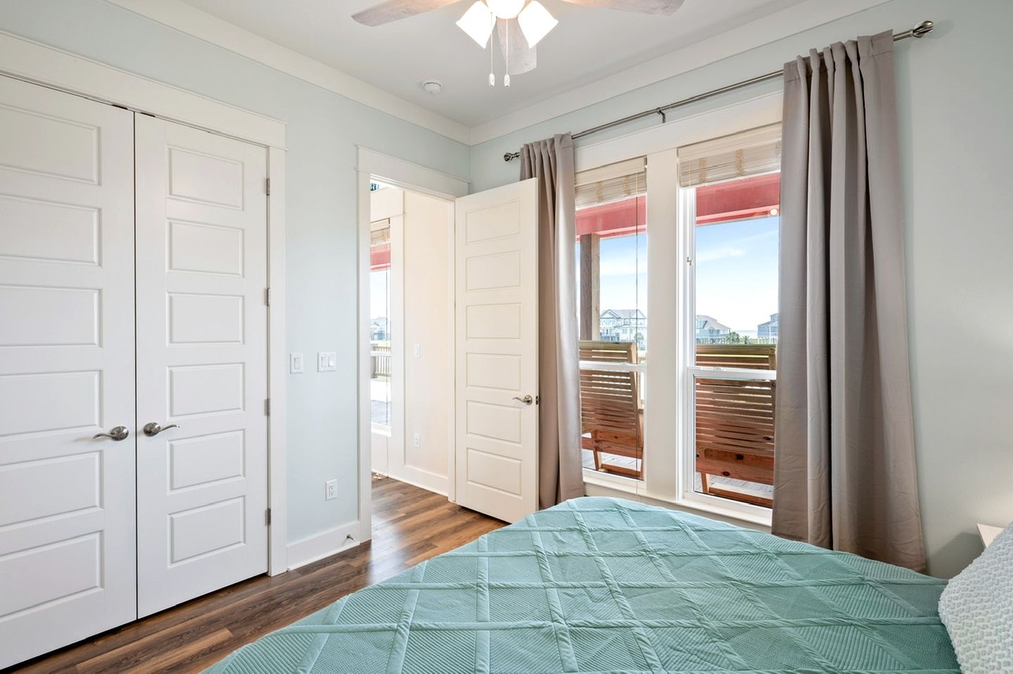 Glorious Beach House with Fantastic Sights in Crystal Beach, Texas