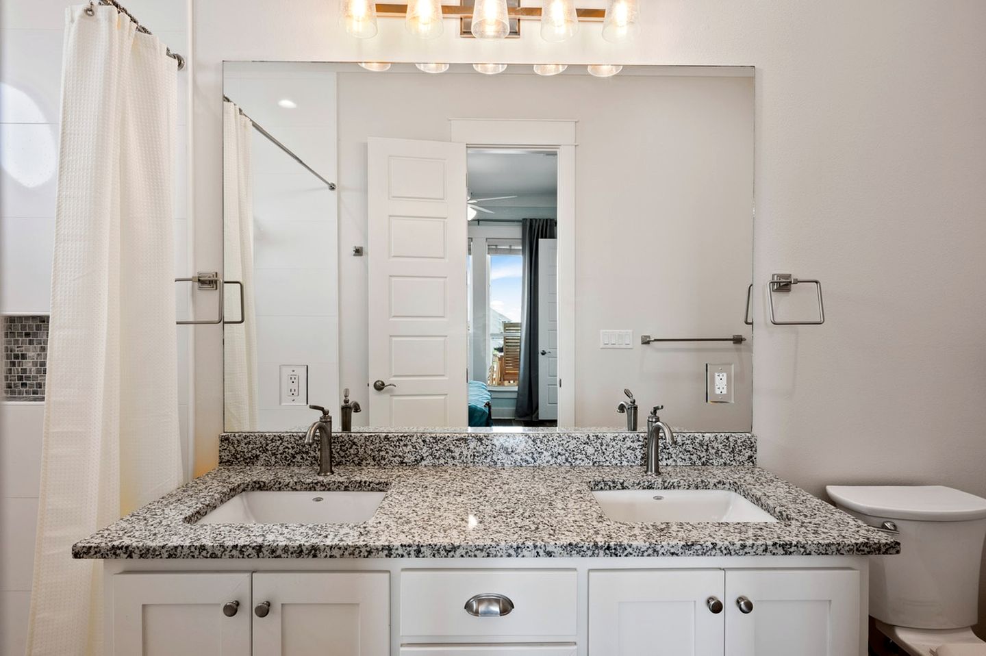 Glorious Beach House with Fantastic Sights in Crystal Beach, Texas