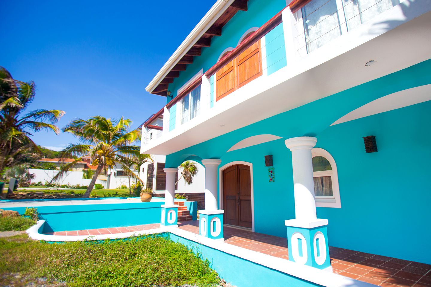 Luxury Cottage with an Oceanfront Pool and Amazing Views in Roatan, Honduras