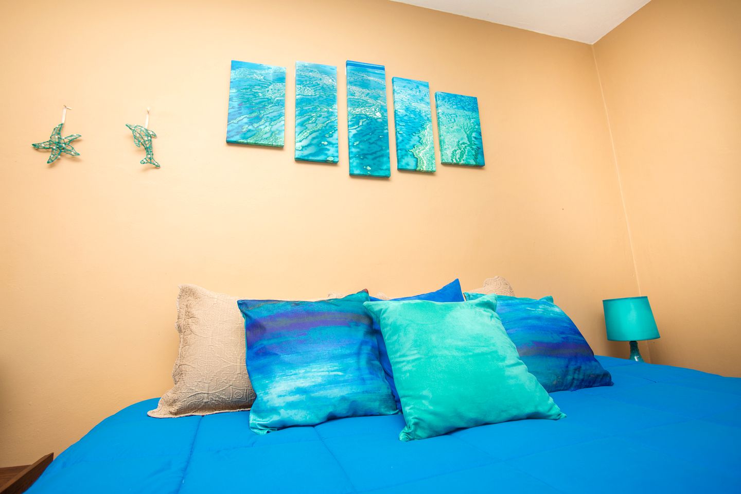 Luxury Cottage with an Oceanfront Pool and Amazing Views in Roatan, Honduras