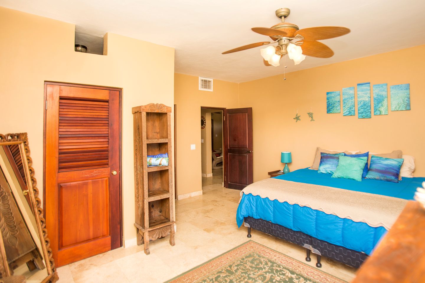 Luxury Cottage with an Oceanfront Pool and Amazing Views in Roatan, Honduras