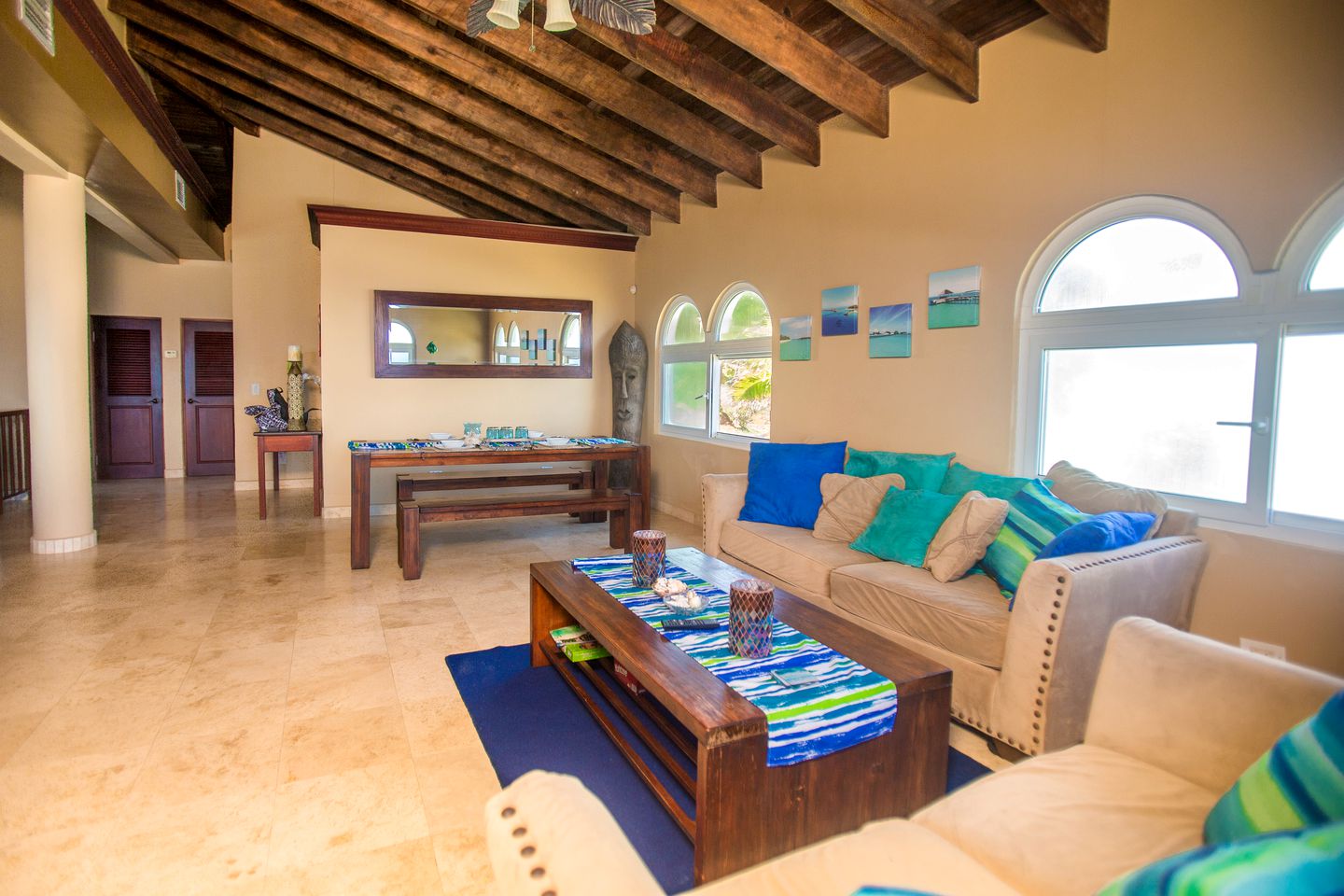 Luxury Cottage with an Oceanfront Pool and Amazing Views in Roatan, Honduras