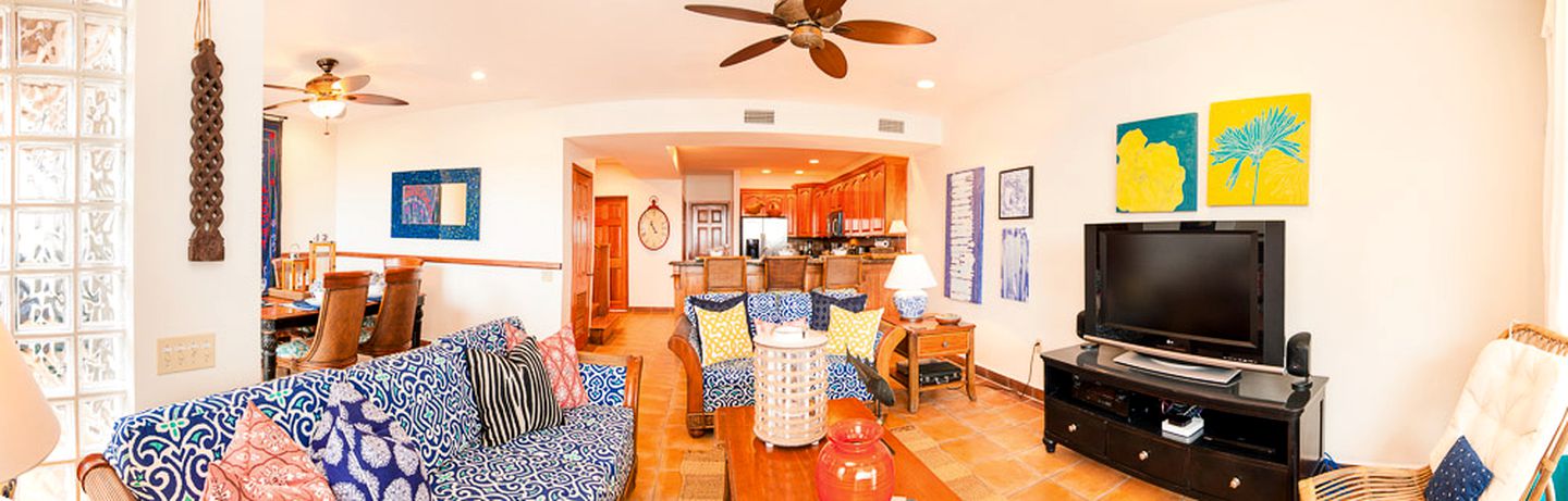 Beachside Villa Rental with an Infinity Pool near West Bay Beach, Honduras