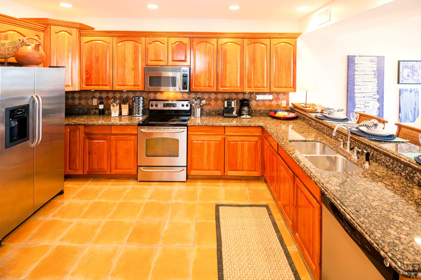 Beachside Villa Rental with an Infinity Pool near West Bay Beach, Honduras