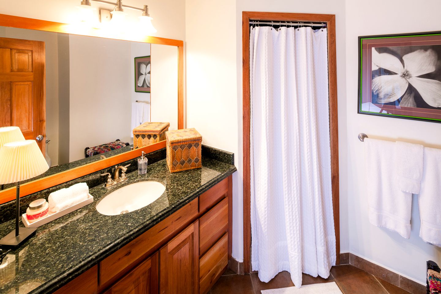 Beachside Villa Rental with an Infinity Pool near West Bay Beach, Honduras