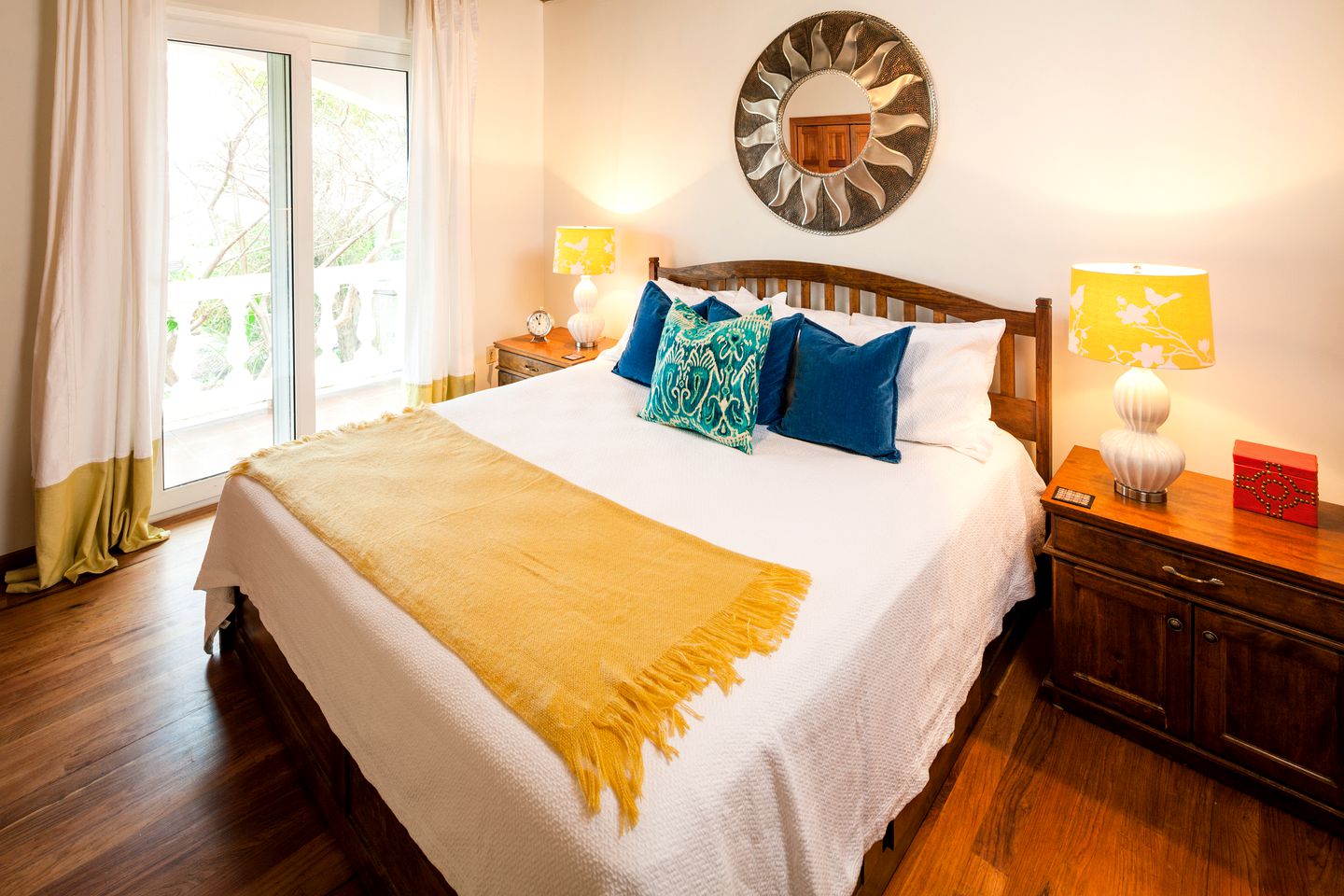 Beachside Villa Rental with an Infinity Pool near West Bay Beach, Honduras