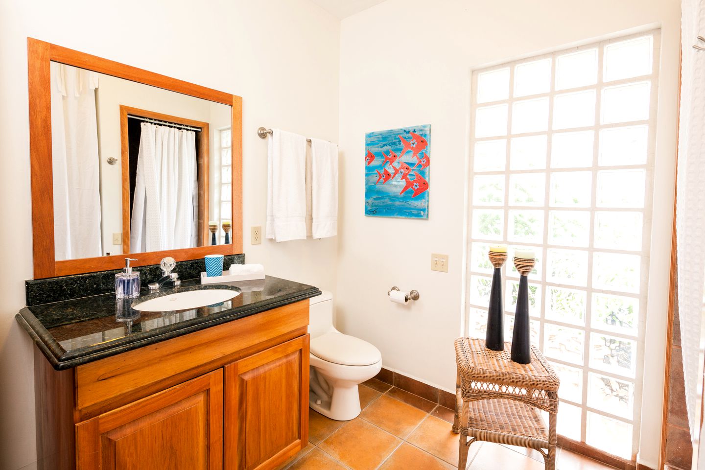 Beachside Villa Rental with an Infinity Pool near West Bay Beach, Honduras