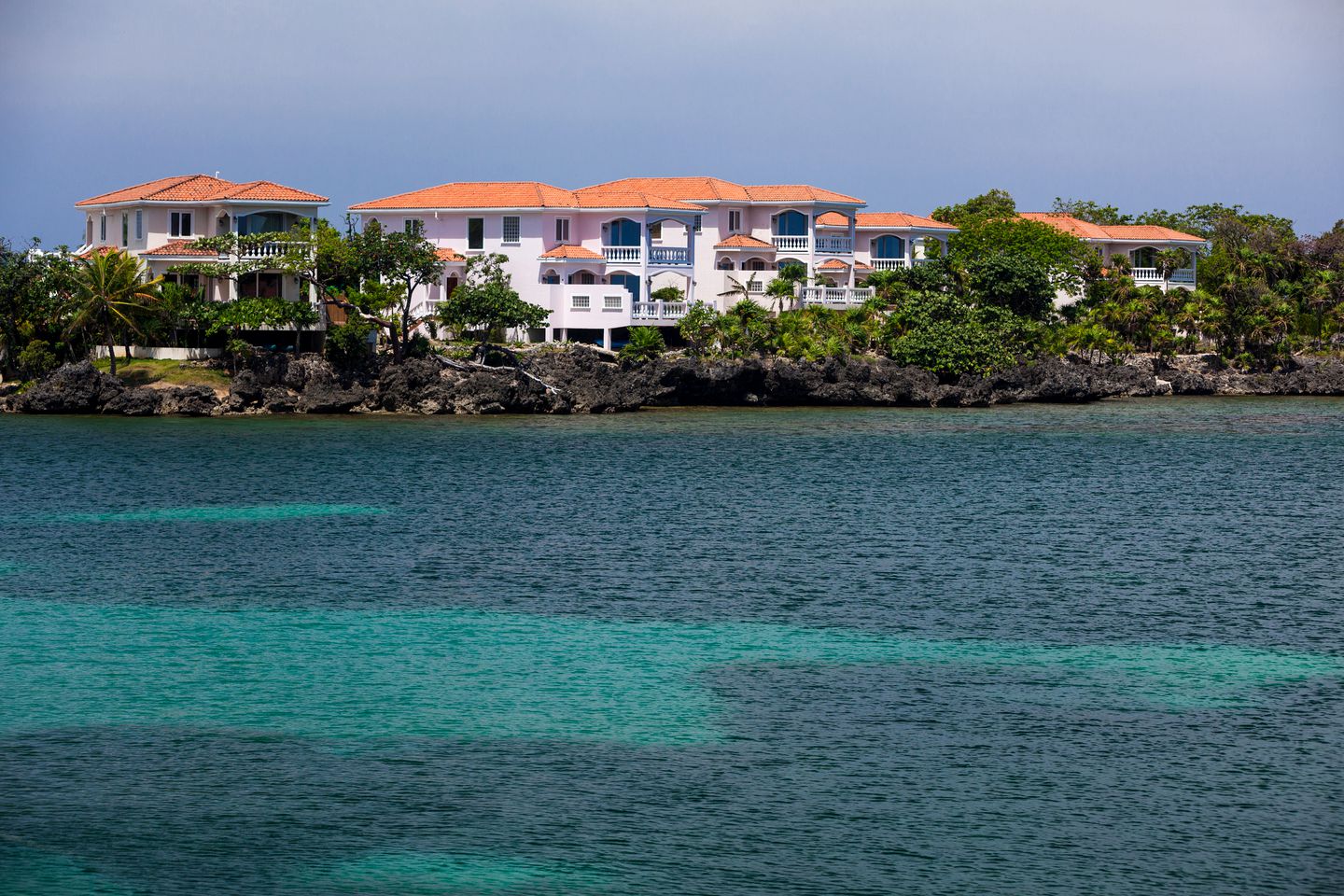 Oceanfront Villa Rental with an Infinity Pool on Half Moon Bay in Honduras