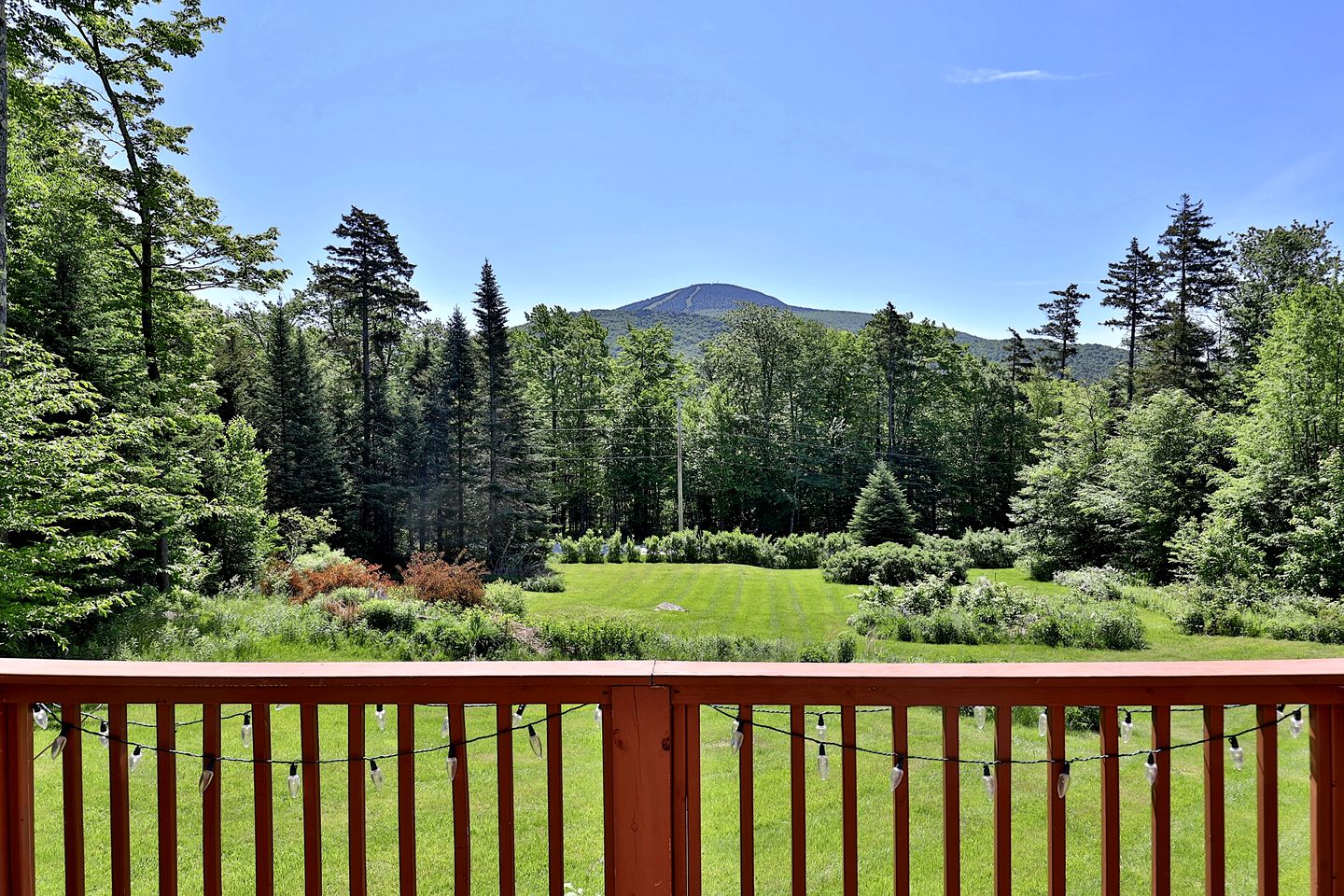 Pet-Friendly Cabin in the Heart of Vermont's Ski Country with Hot-Tub and Private Deck to Enjoy the Views of Pico Mountain