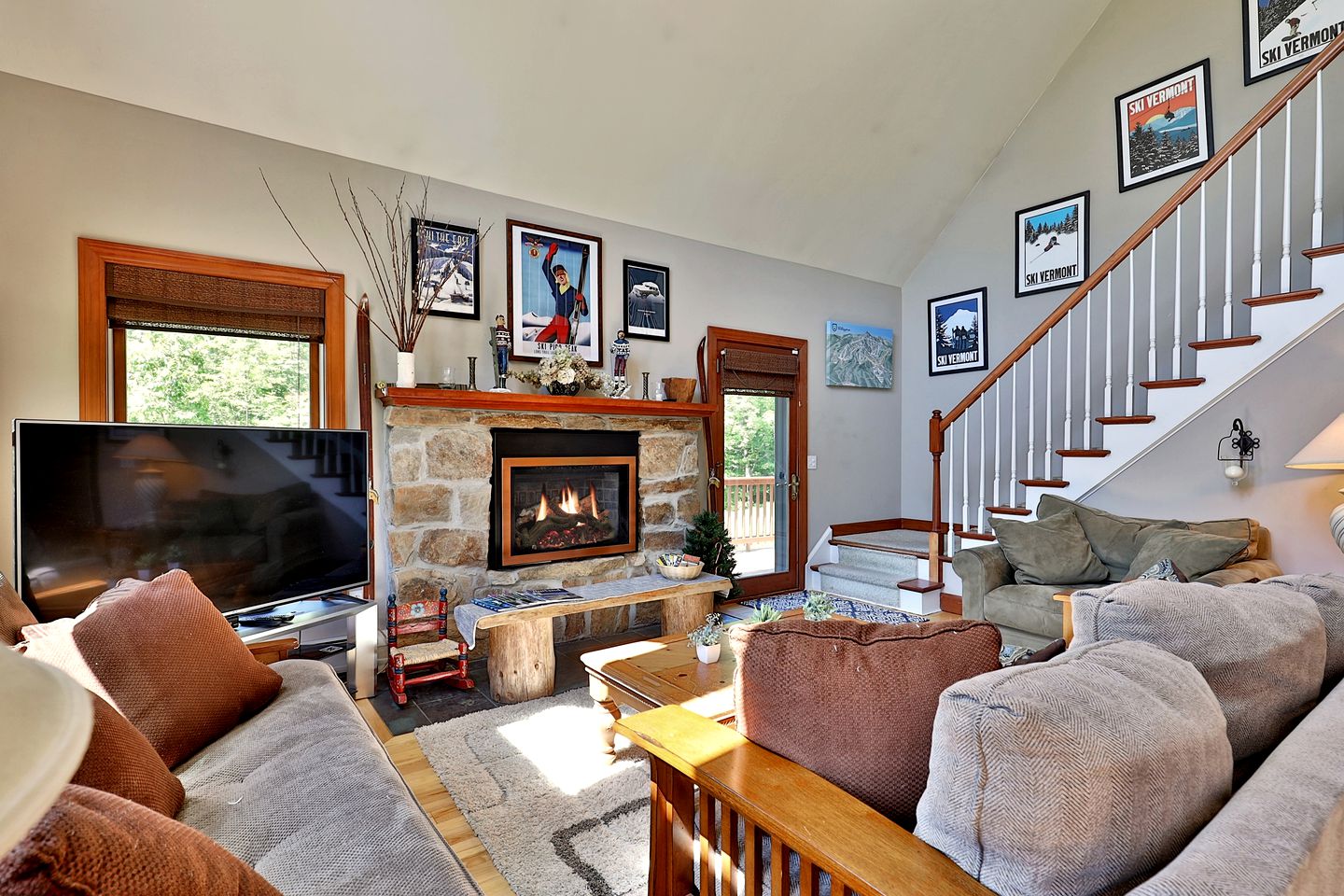 Pet-Friendly Cabin in the Heart of Vermont's Ski Country with Hot-Tub and Private Deck to Enjoy the Views of Pico Mountain