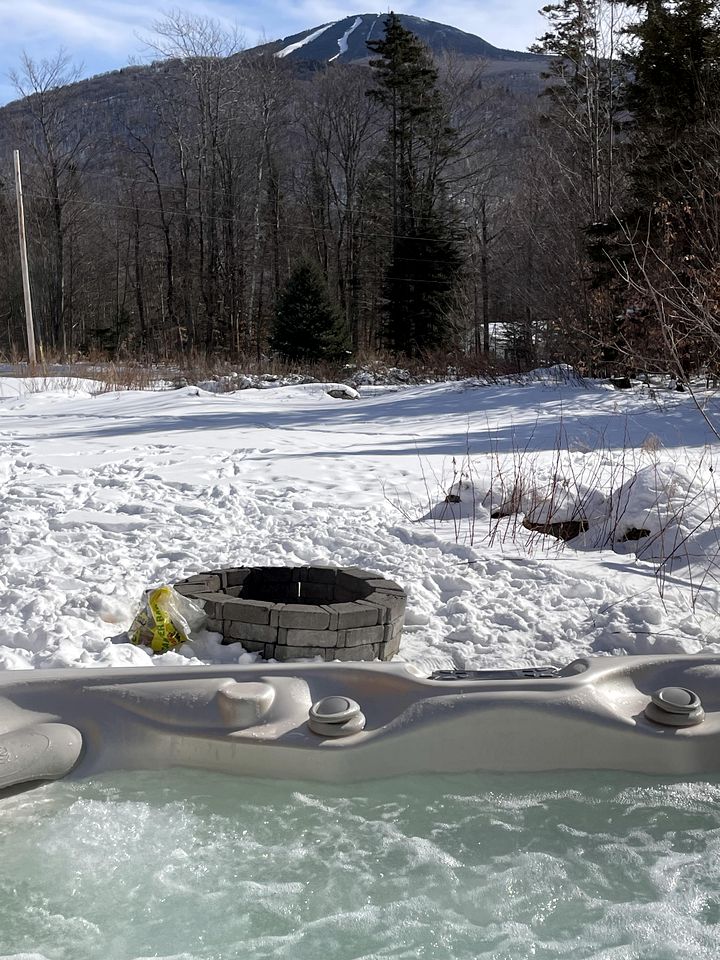 Pet-Friendly Cabin in the Heart of Vermont's Ski Country with Hot-Tub and Private Deck to Enjoy the Views of Pico Mountain