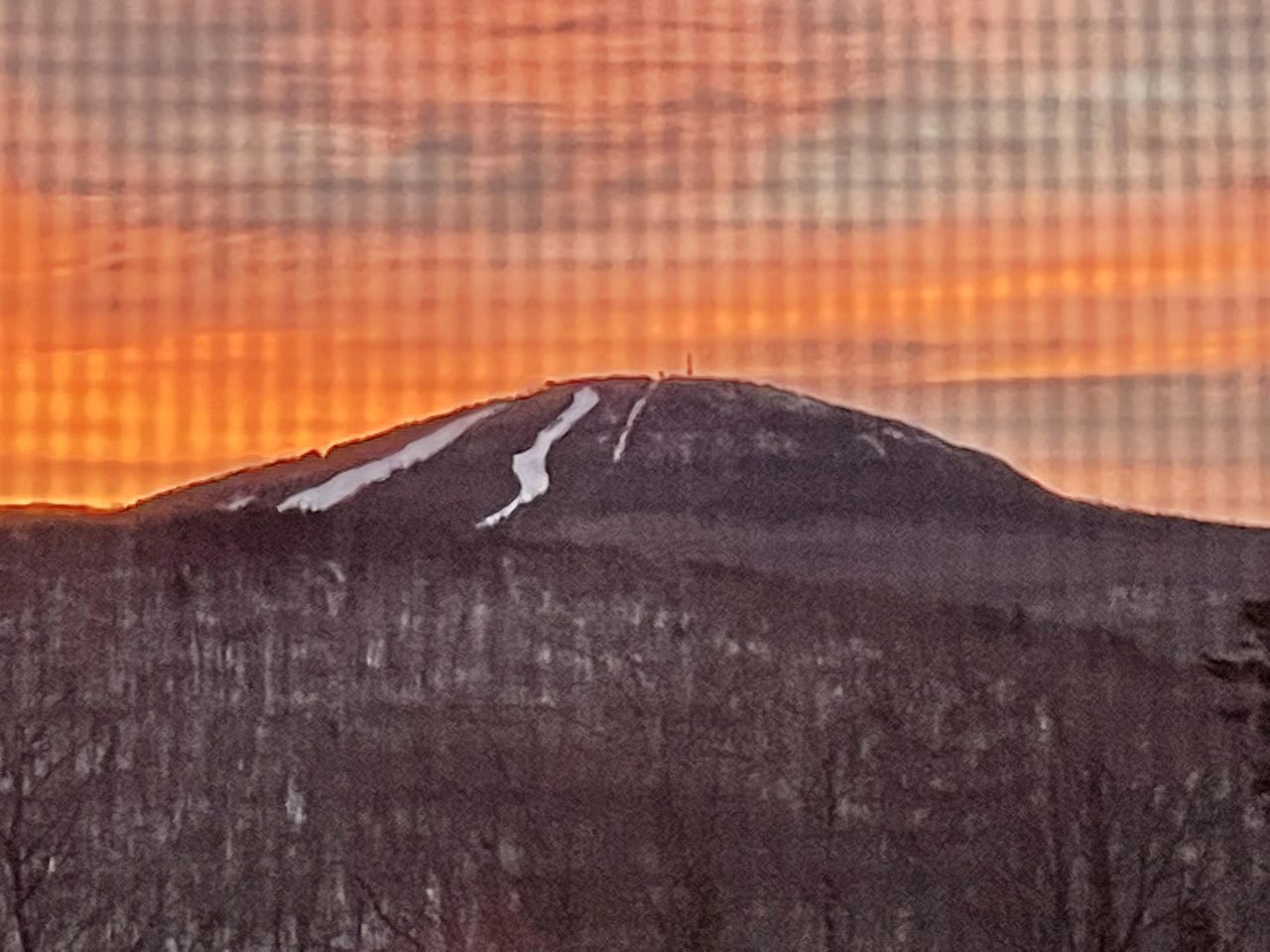 Pet-Friendly Cabin in the Heart of Vermont's Ski Country with Hot-Tub and Private Deck to Enjoy the Views of Pico Mountain