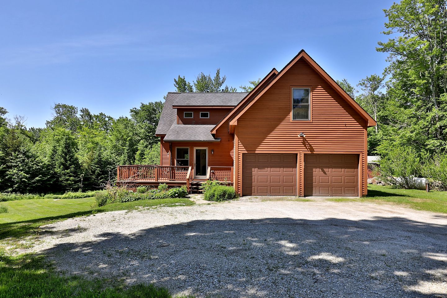 Pet-Friendly Cabin in the Heart of Vermont's Ski Country with Hot-Tub and Private Deck to Enjoy the Views of Pico Mountain