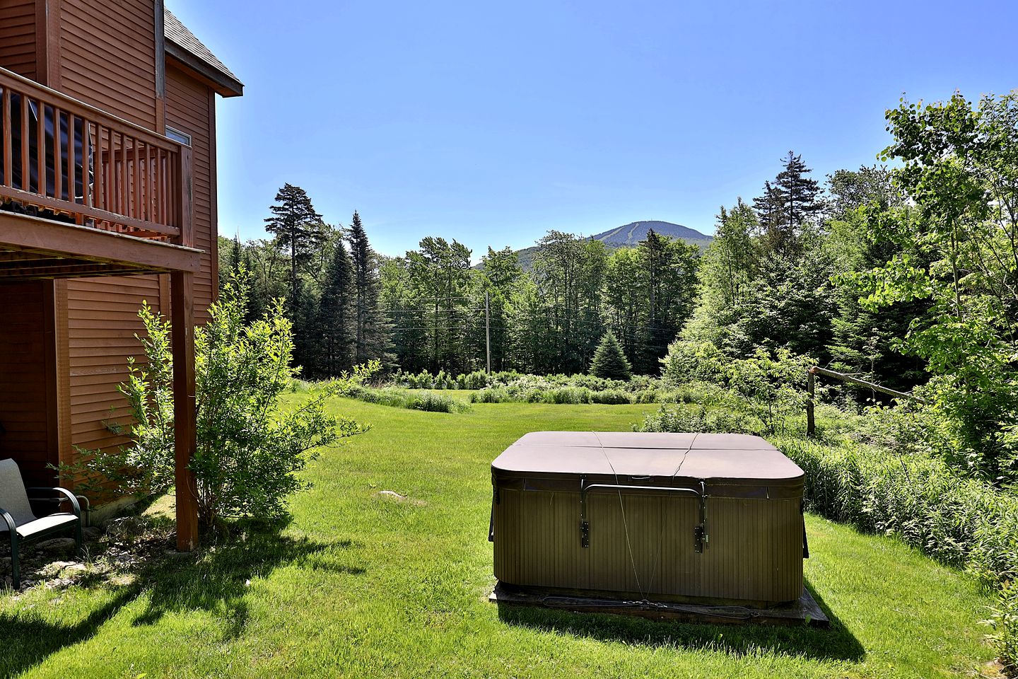 Pet-Friendly Cabin in the Heart of Vermont's Ski Country with Hot-Tub and Private Deck to Enjoy the Views of Pico Mountain