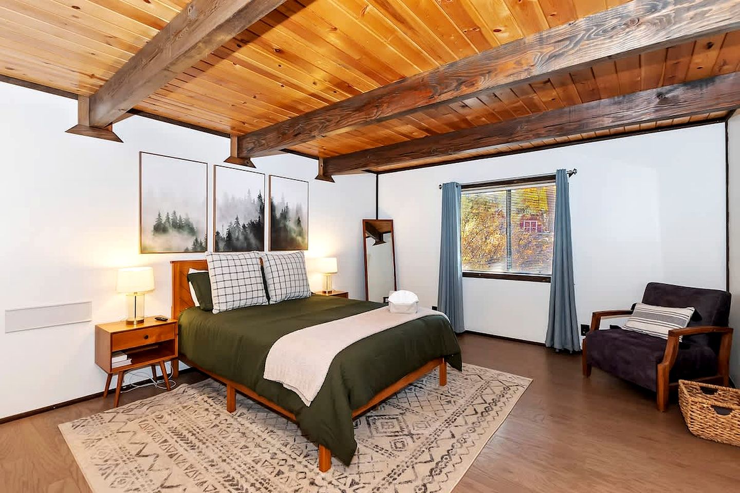 Cosmic Escape: Cabin with Fire Pit for Stargazers in California