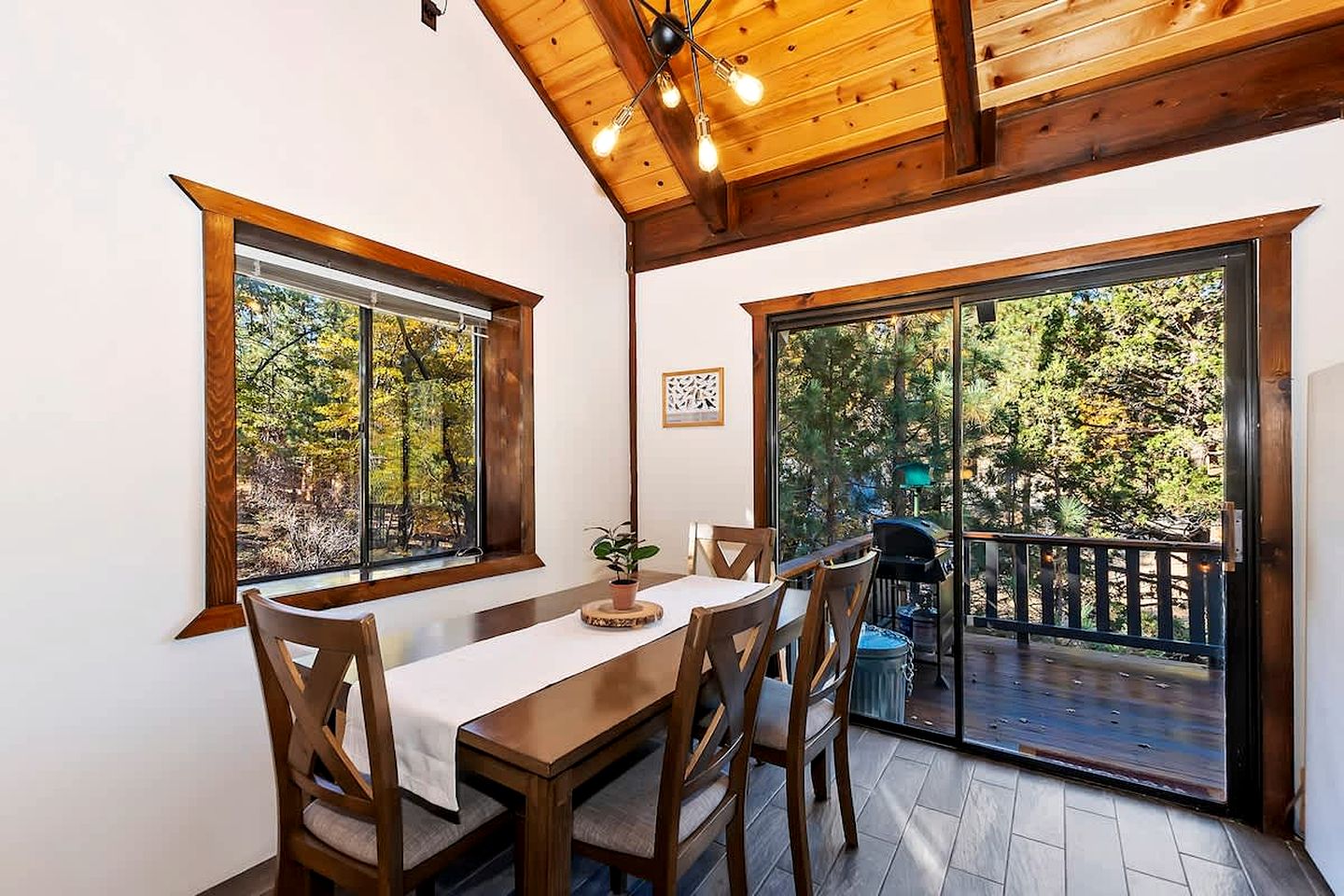 Cosmic Escape: Cabin with Fire Pit for Stargazers in California