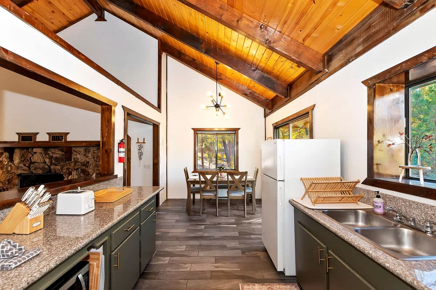 Cosmic Escape: Cabin with Fire Pit for Stargazers in California