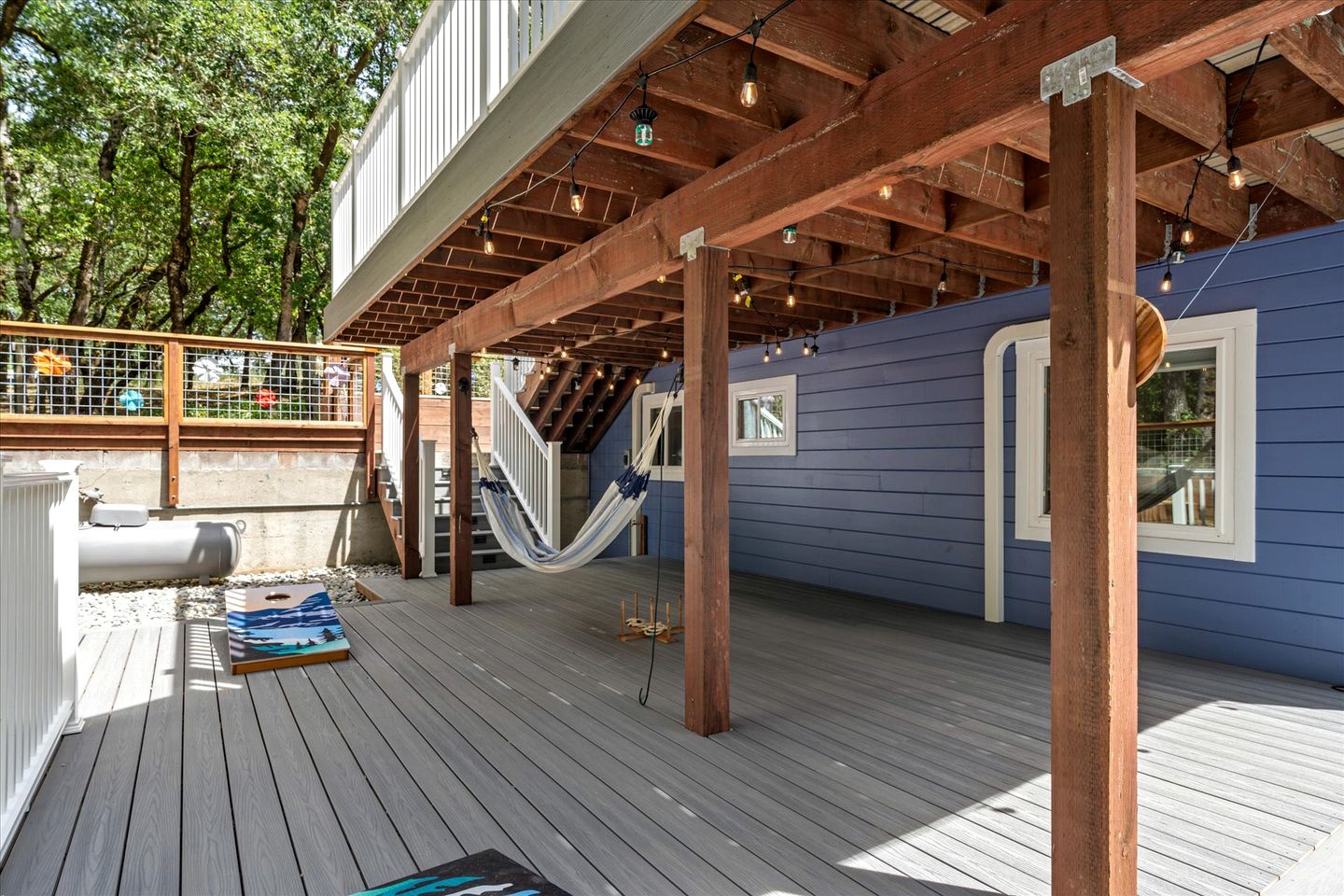 Gorgeous Cabin with Bocce Ball, Hot-tub and Fire Pit in Forestville, California