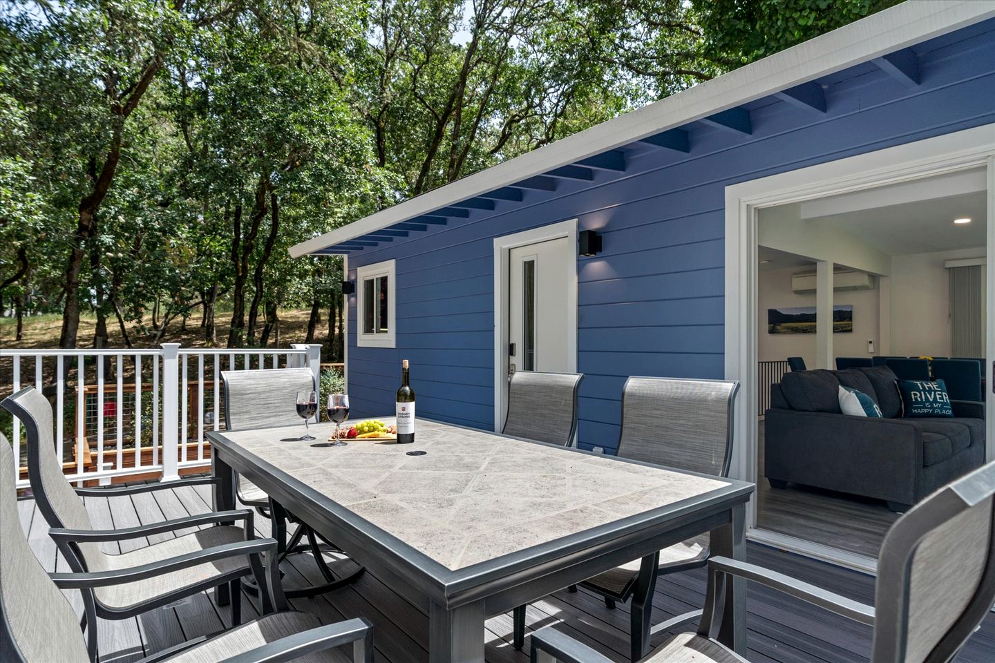 Gorgeous Cabin with Bocce Ball, Hot-tub and Fire Pit in Forestville, California