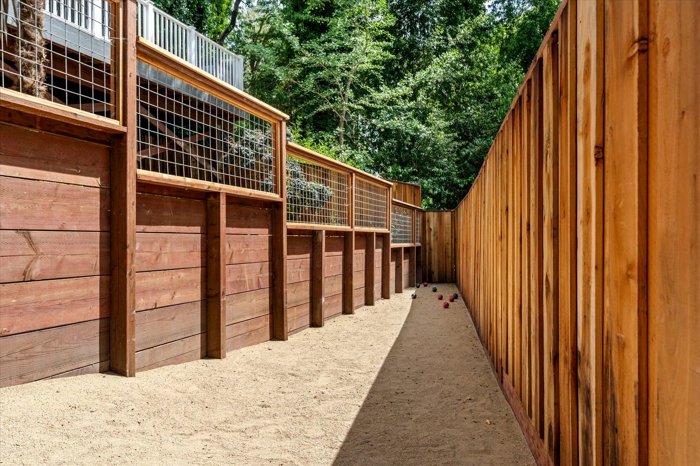 Gorgeous Cabin with Bocce Ball, Hot-tub and Fire Pit in Forestville, California