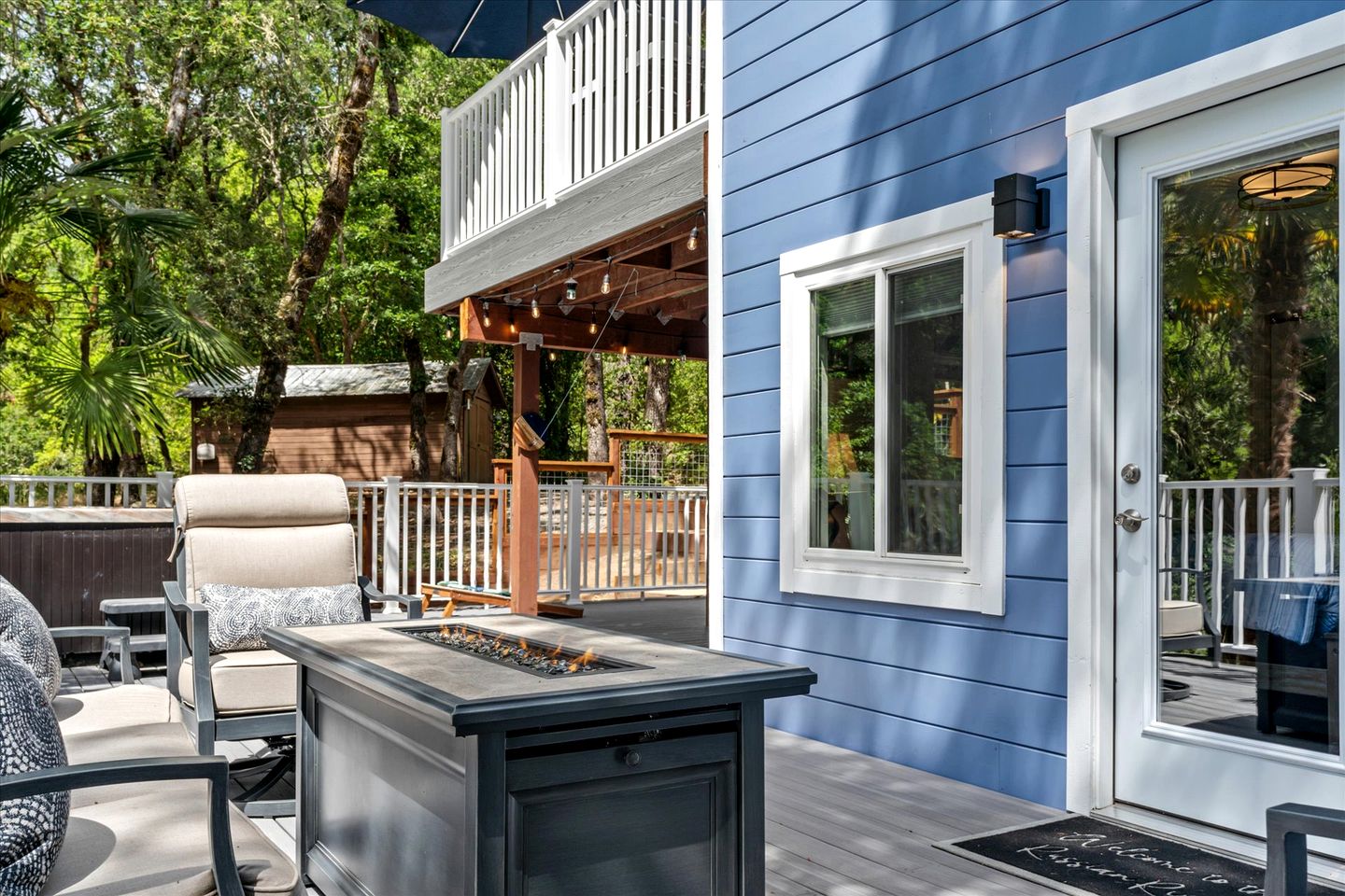 Gorgeous Cabin with Bocce Ball, Hot-tub and Fire Pit in Forestville, California