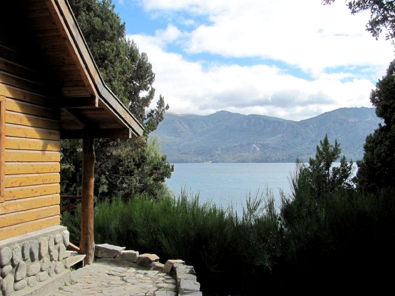 Pet-Friendly Cabin Rental with Free Breakfast in Nahuel Huapi National Park, Argentina