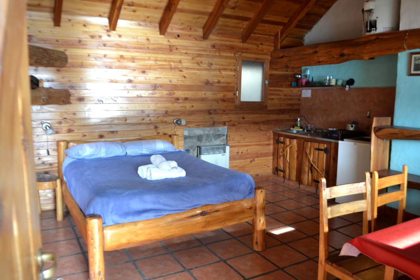 Romantic Lakeside Cabin for Two near the Beach in Villa Traful, Argentina