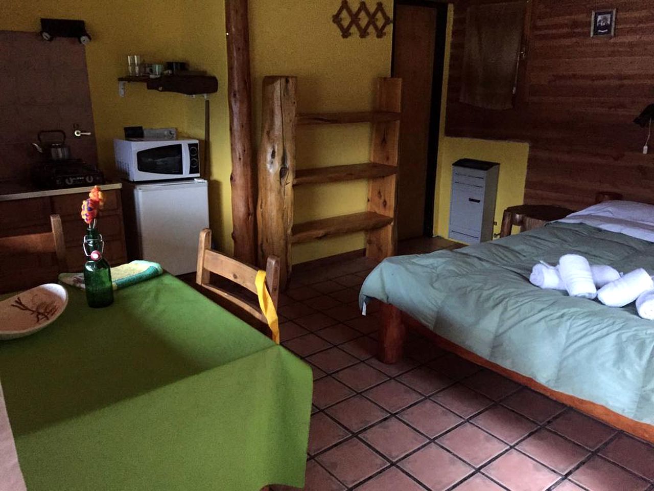 Romantic Lakeside Cabin for Two near the Beach in Villa Traful, Argentina