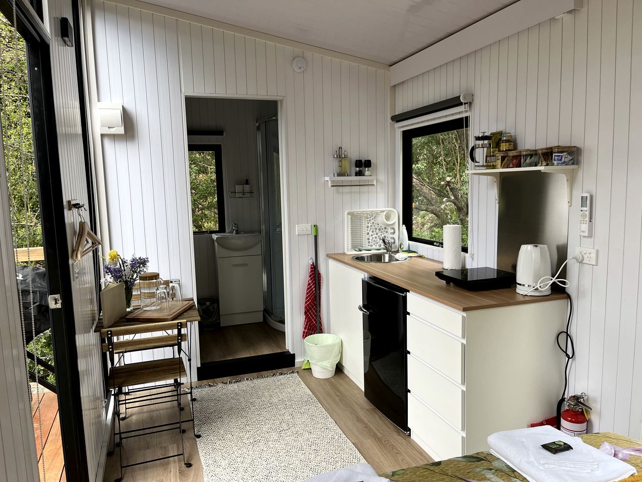Peaceful Tiny House with Stunning Landscape next to Waianakarua River in South Island, New Zealand