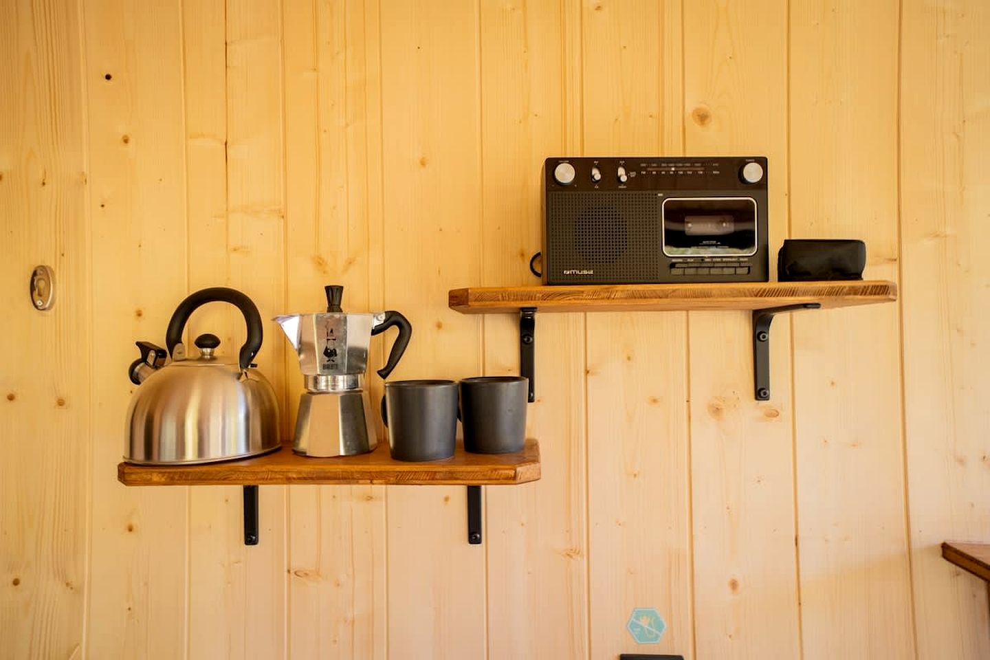 Secluded Tiny Home with Vineyard & Pond Views near the Beach, La Londe-les-Maures, France