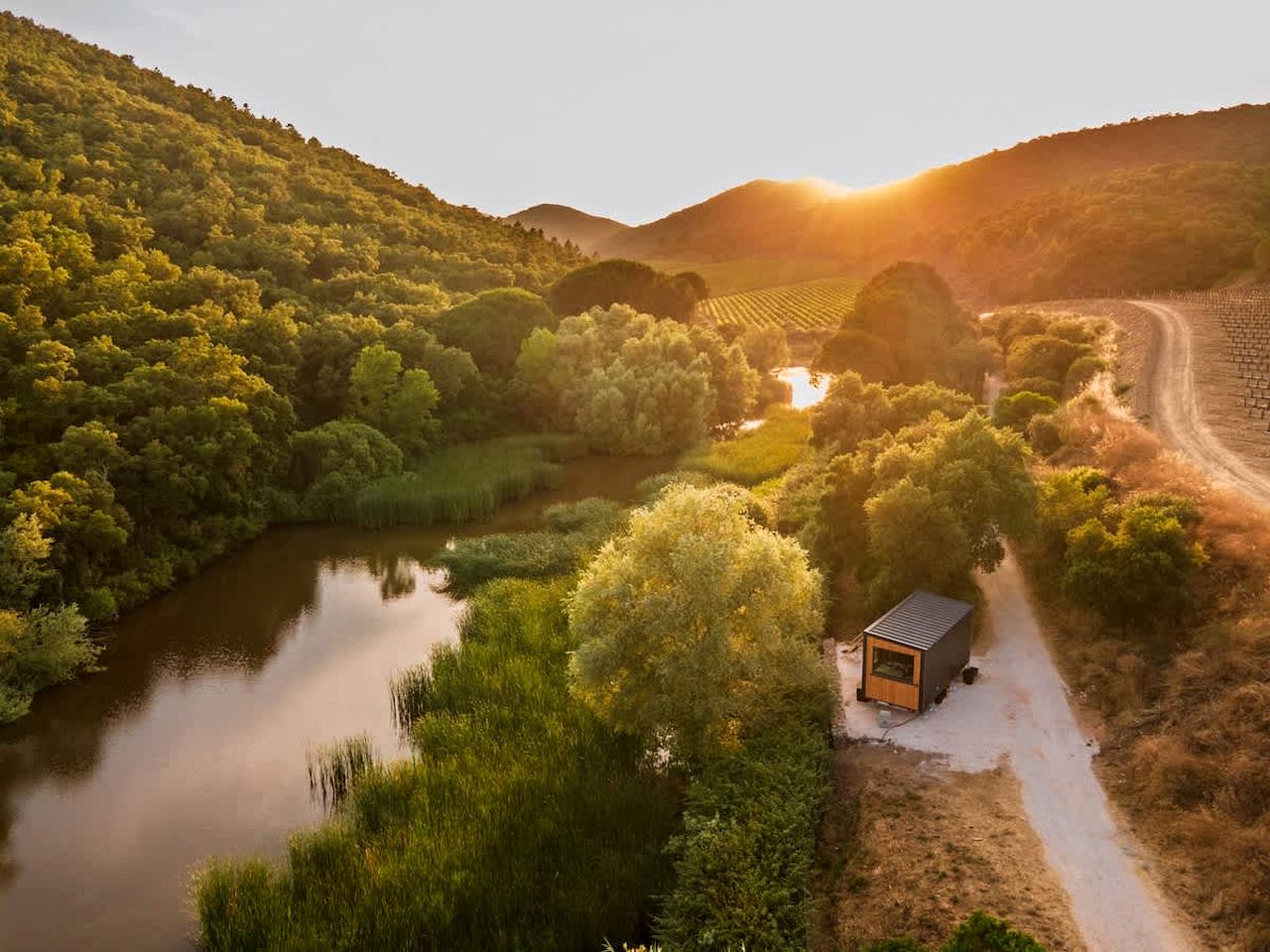 Secluded Tiny Home with Vineyard & Pond Views near the Beach, La Londe-les-Maures, France