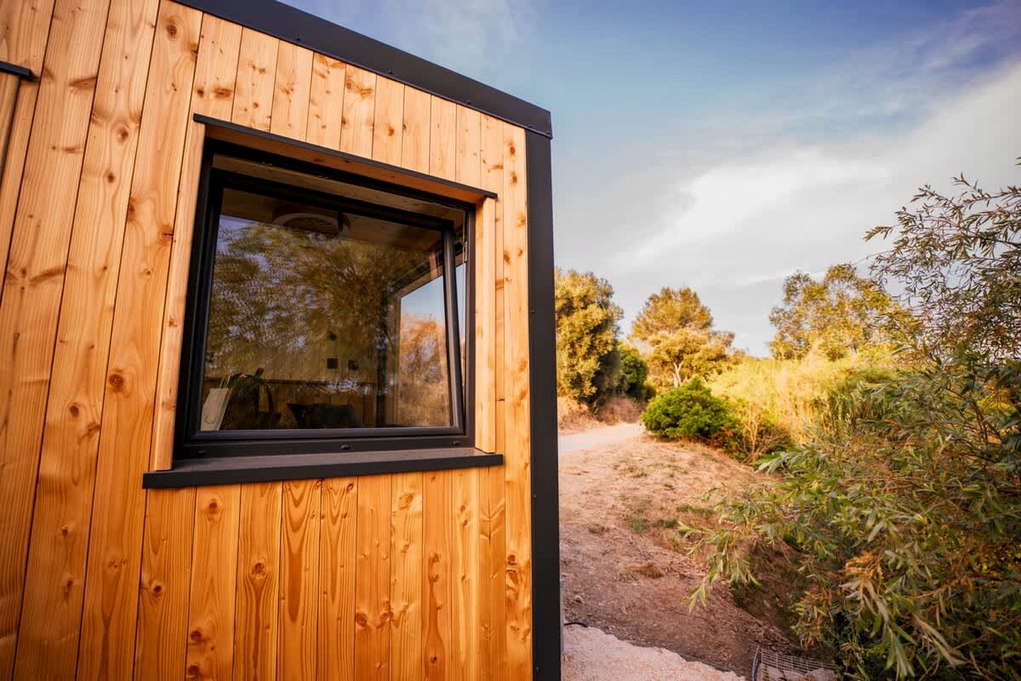 Secluded Tiny Home with Vineyard & Pond Views near the Beach, La Londe-les-Maures, France