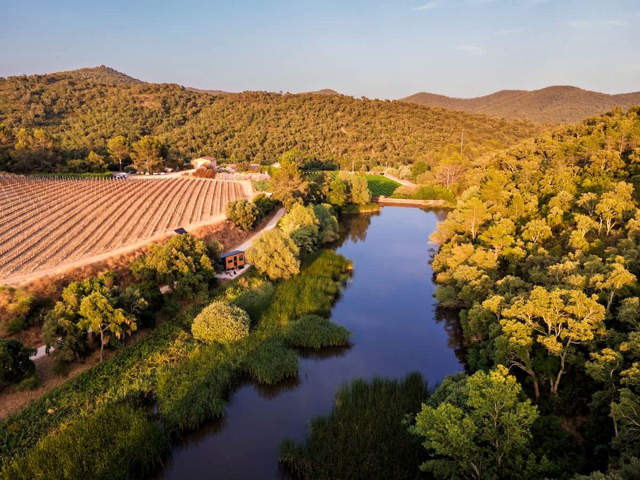 Secluded Tiny Home with Vineyard & Pond Views near the Beach, La Londe-les-Maures, France