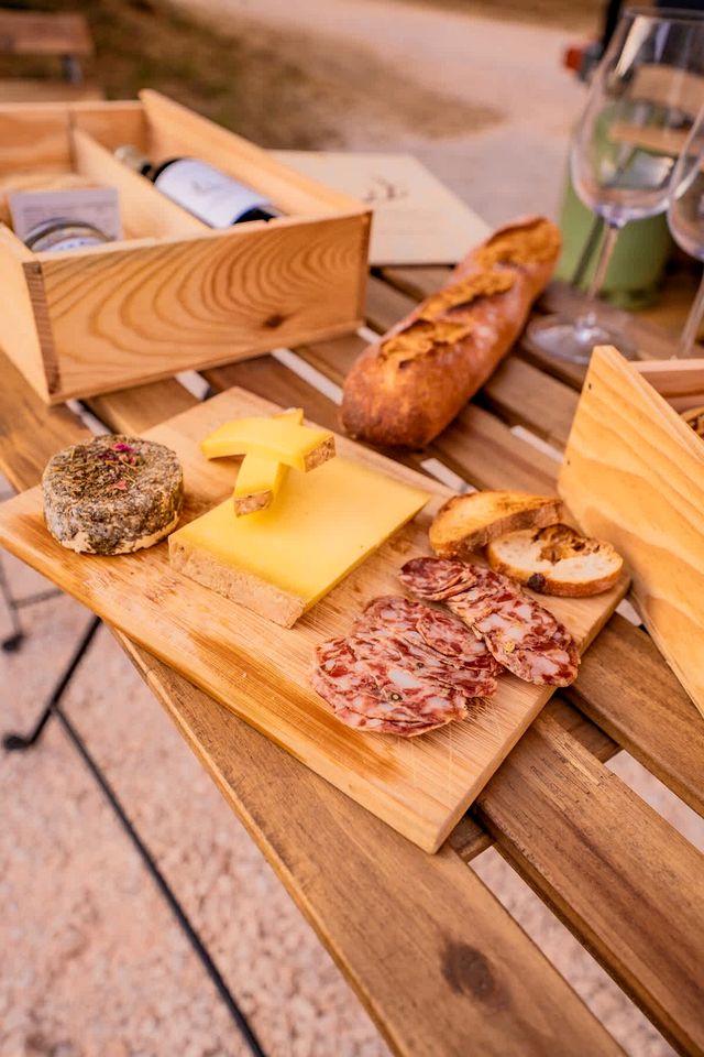 Secluded Tiny Home with Vineyard & Pond Views near the Beach, La Londe-les-Maures, France