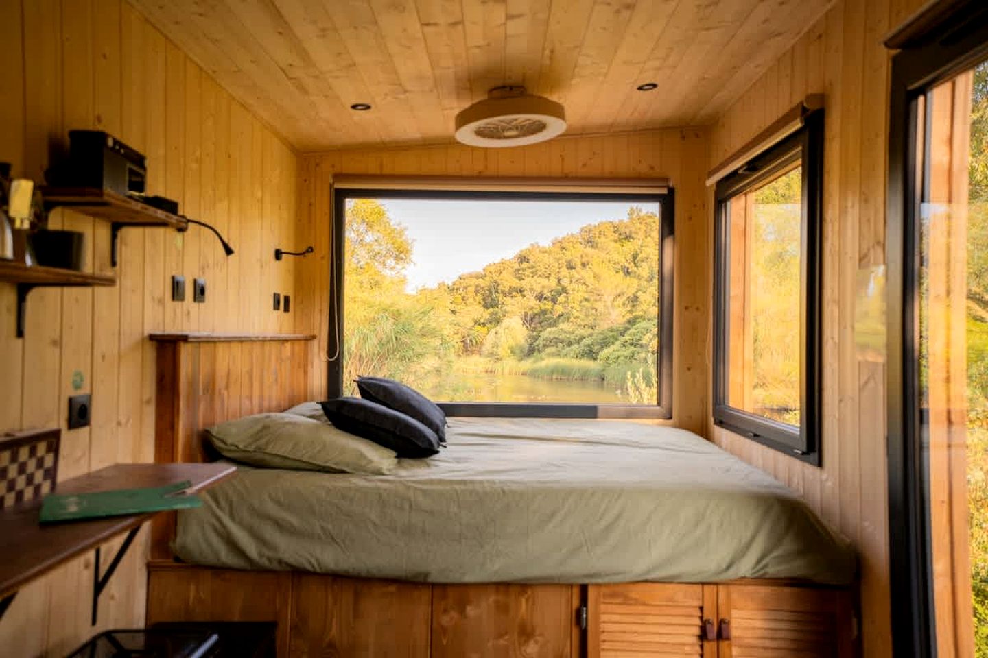 Secluded Tiny Home with Vineyard & Pond Views near the Beach, La Londe-les-Maures, France